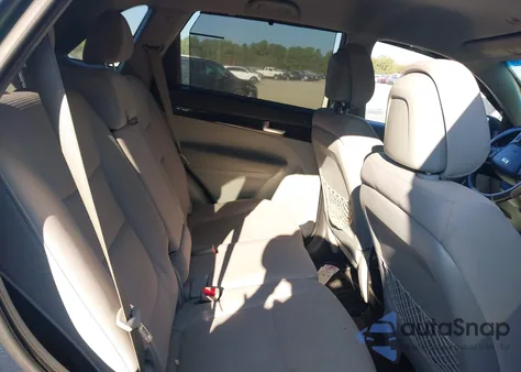 2014 Kia Sorento Lx z USA, uszkodzony, nr VIN 5XYKTCA67EG538426